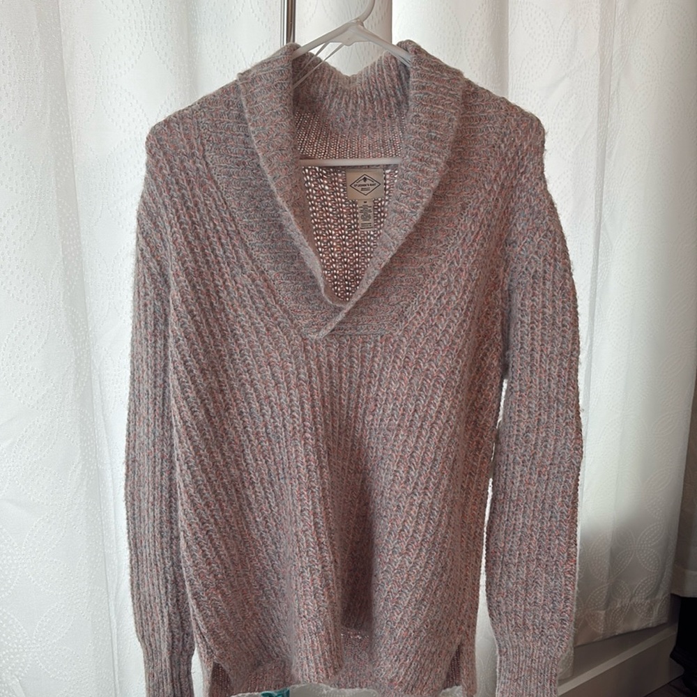 ST JOHNS BAY size medium V-neck sweater